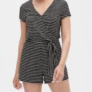 GAP Women's Black & White Stripe Wrap front Romper Shorts M NEW